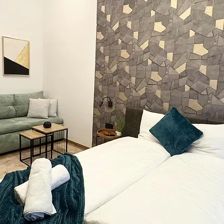 Easy Access Dohány Street For 4 By Nw Apartamento *