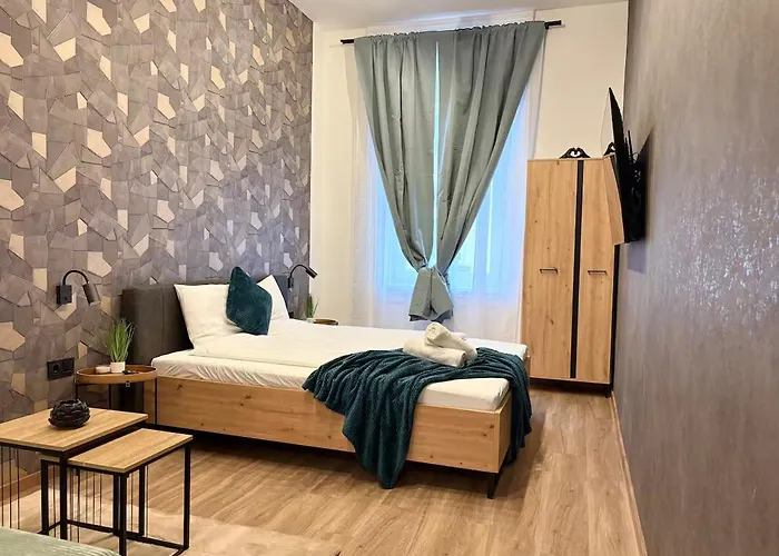 Easy Access Dohany Street For 4 By Nw