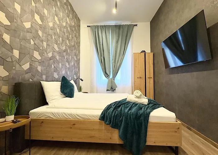 Easy Access Dohany Street For 4 By Nw